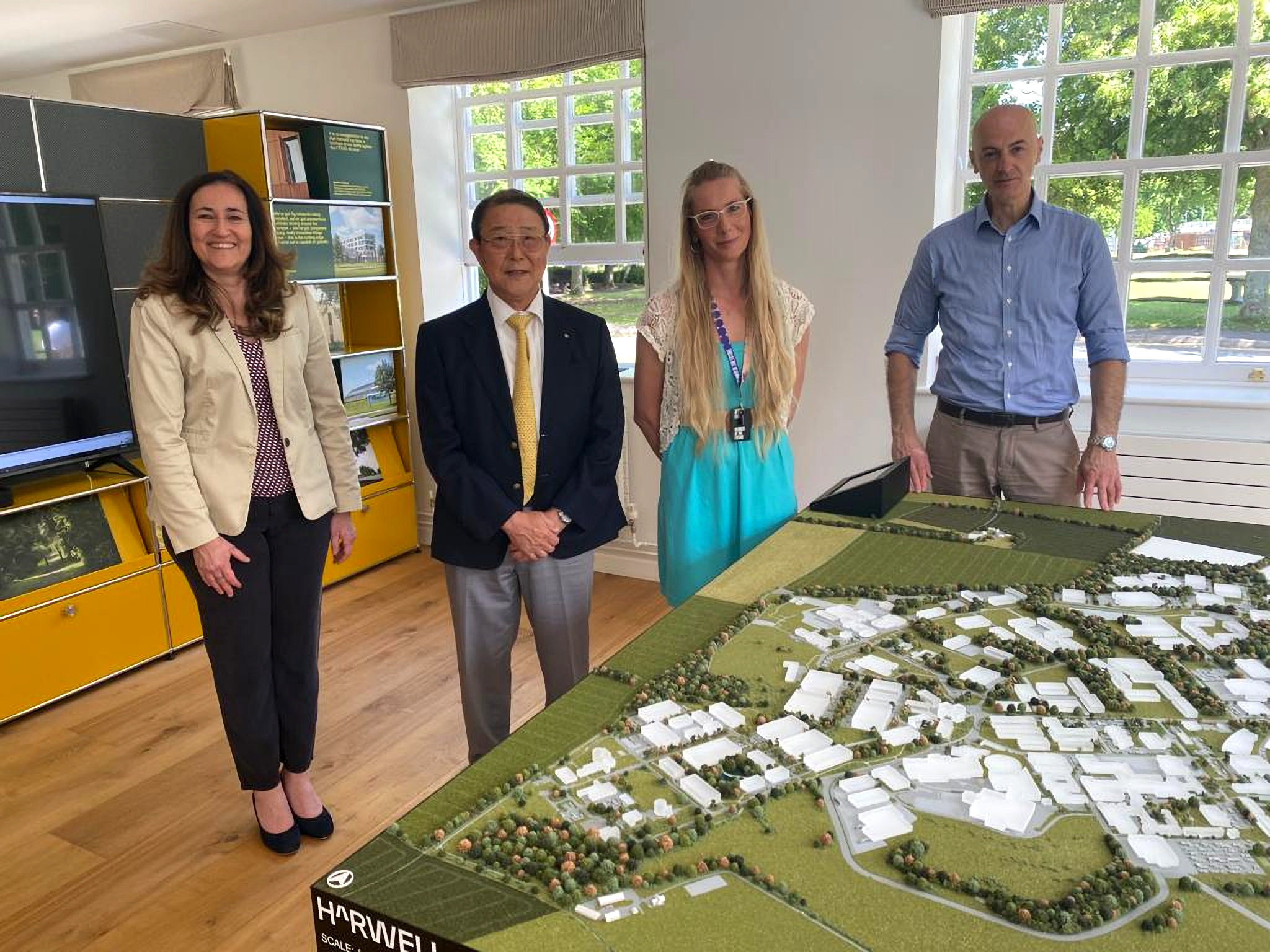 Mitsubishi Heavy Industries and the University of Oxford visit Darwin